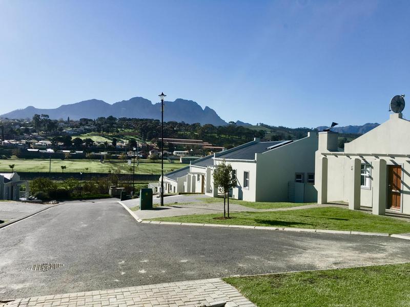 To Let 4 Bedroom Property for Rent in Cloetesville Western Cape